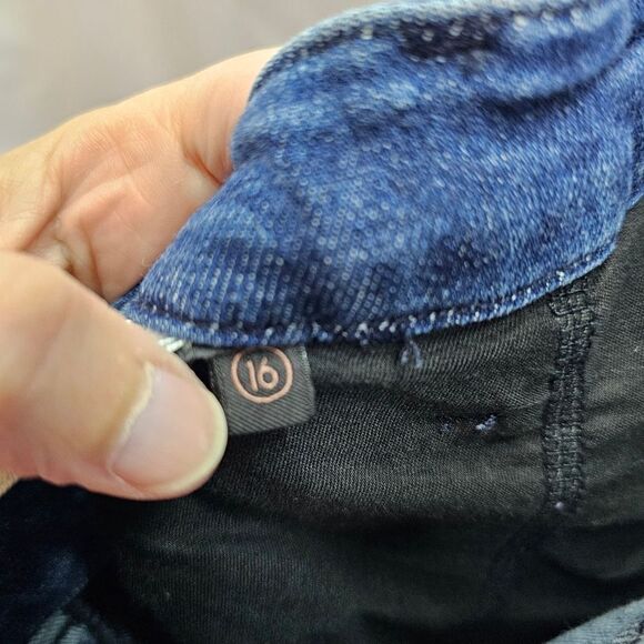 JEN7 by 7 For All Mankind Crop Kick Flare Jeans Size 16 - Picture 10 of 11